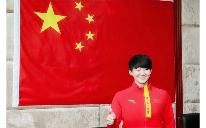 來了，世界冠軍宮乃瑩！